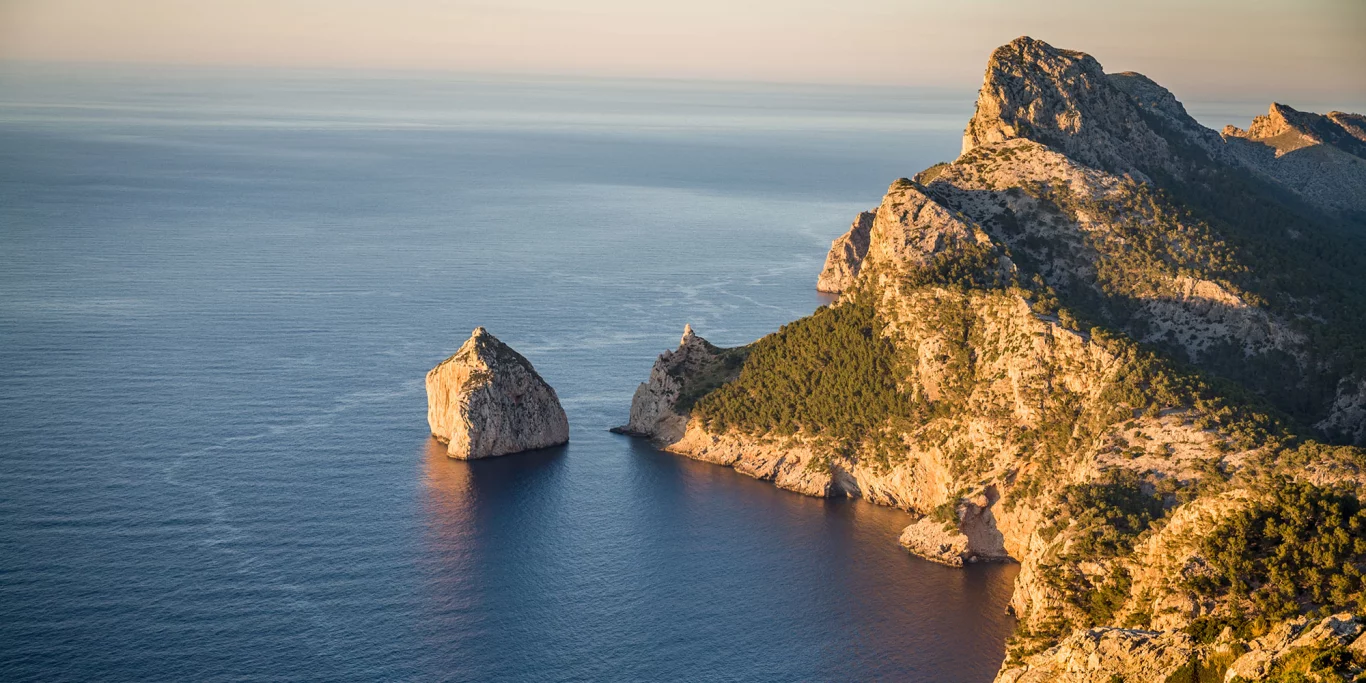 4 must-see attractions in Puerto Pollença that will make your visit an unforgettable experience.